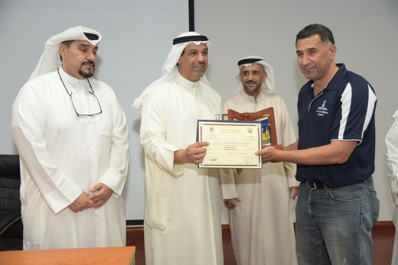 د/حمود فليطح يشيد بالحضور لدورة انتقاء الموهوبين بمركز عبد الله السالم لاعداد القادة  د/نبيل طه :عملية القياس مهمة جدا